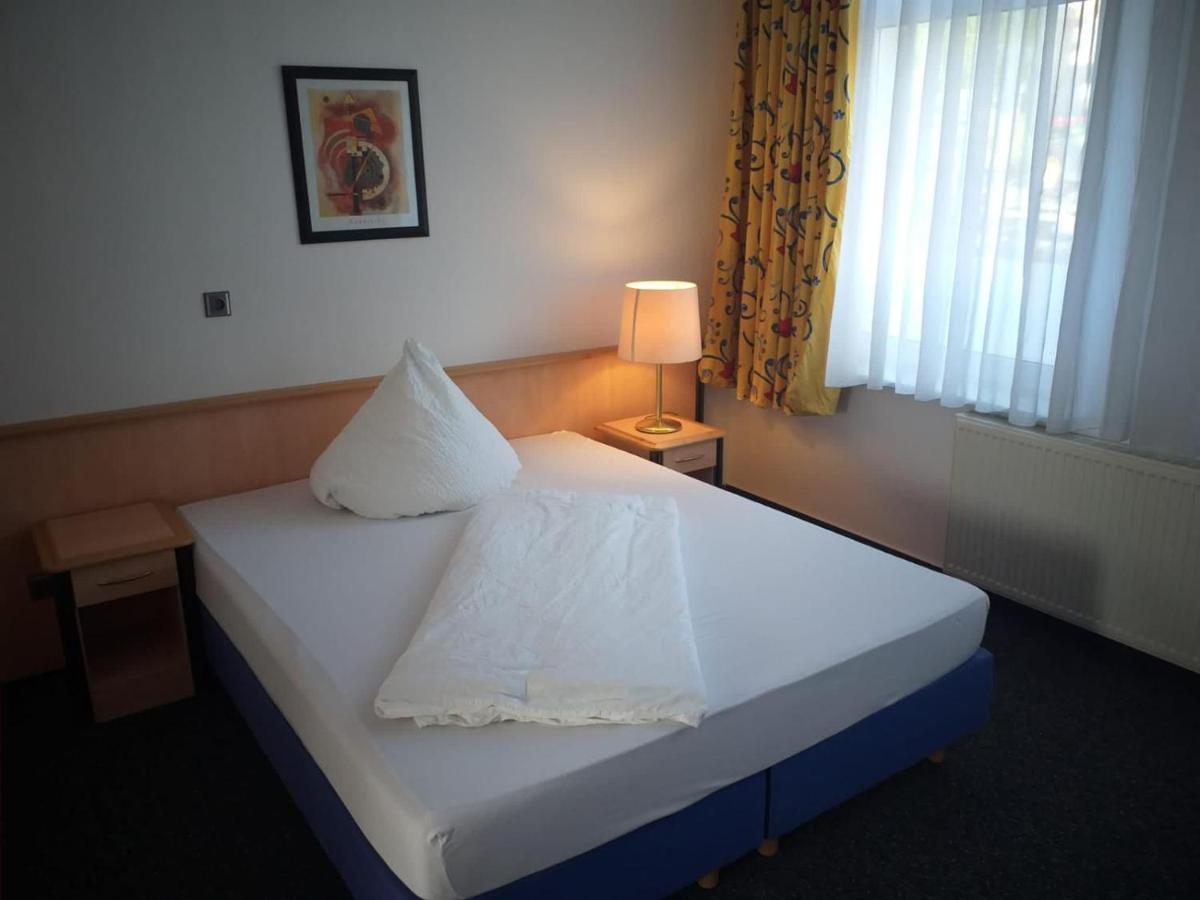 Hotel Gaestezimmer Gasthof Becker Wulfrath Exterior foto