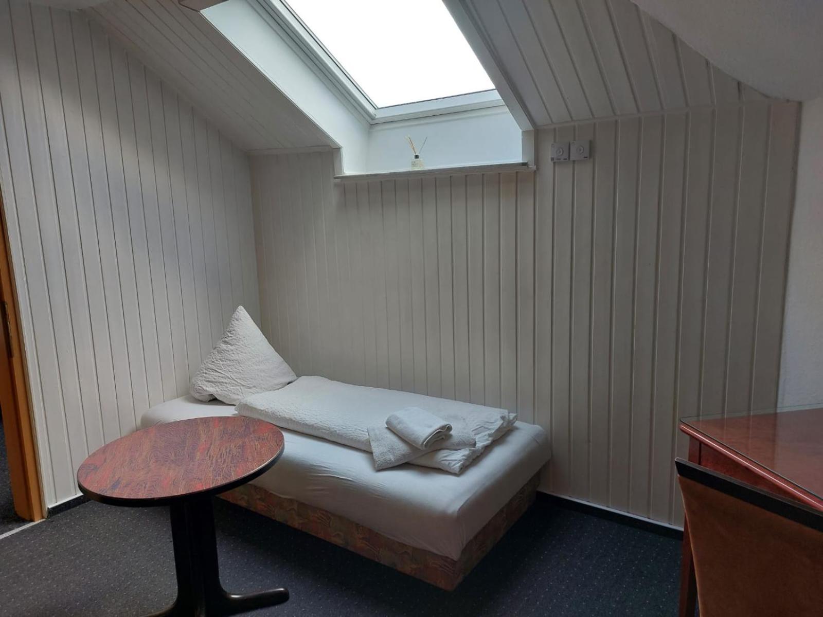 Hotel Gaestezimmer Gasthof Becker Wulfrath Exterior foto