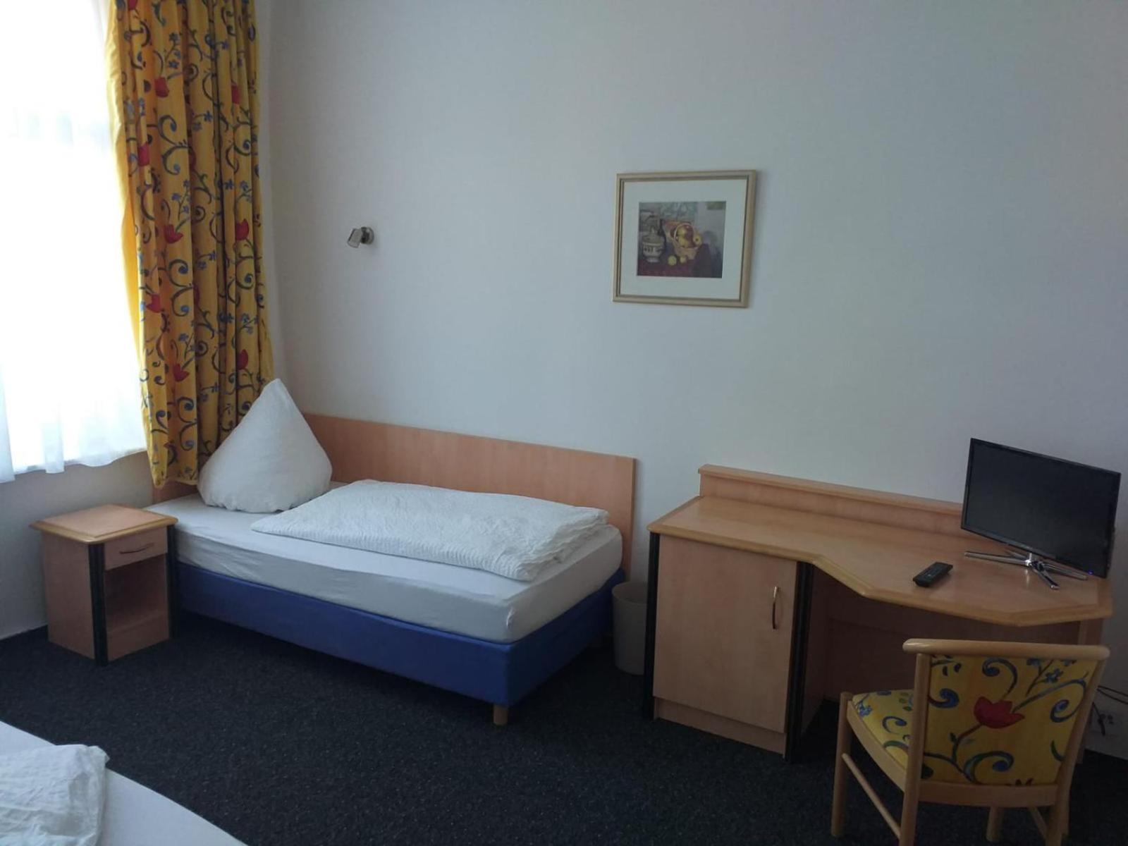 Hotel Gaestezimmer Gasthof Becker Wulfrath Exterior foto