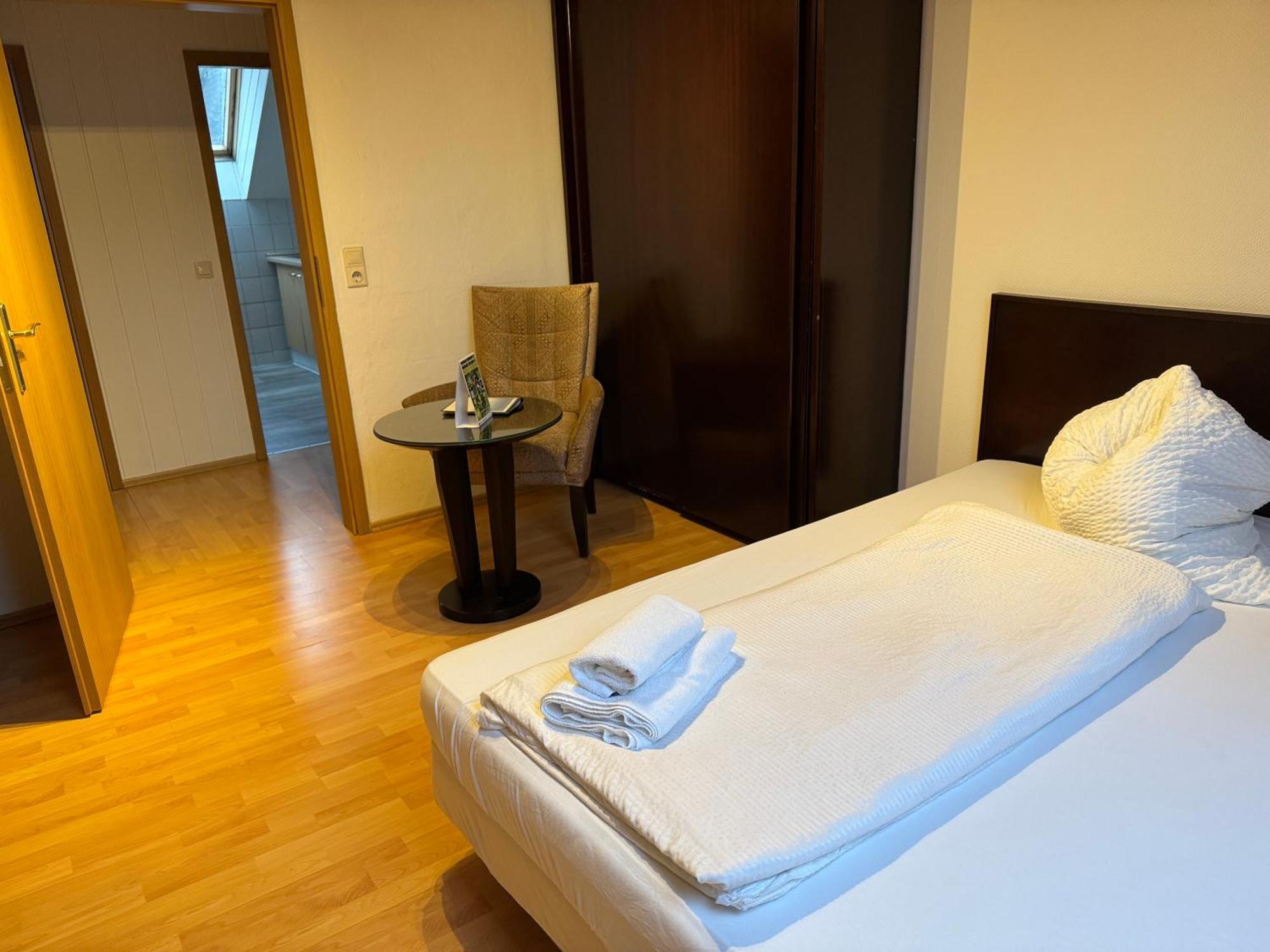 Hotel Gaestezimmer Gasthof Becker Wulfrath Exterior foto
