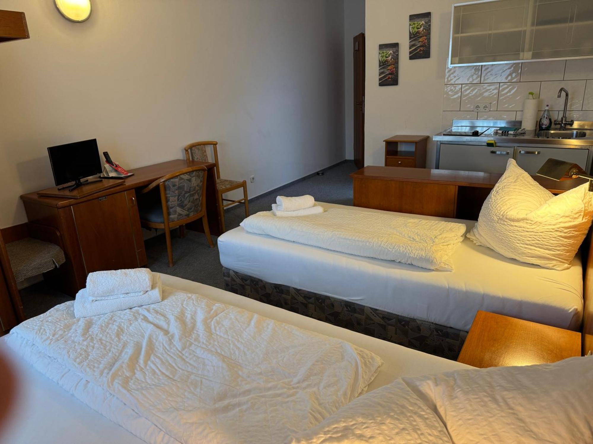 Hotel Gaestezimmer Gasthof Becker Wulfrath Exterior foto
