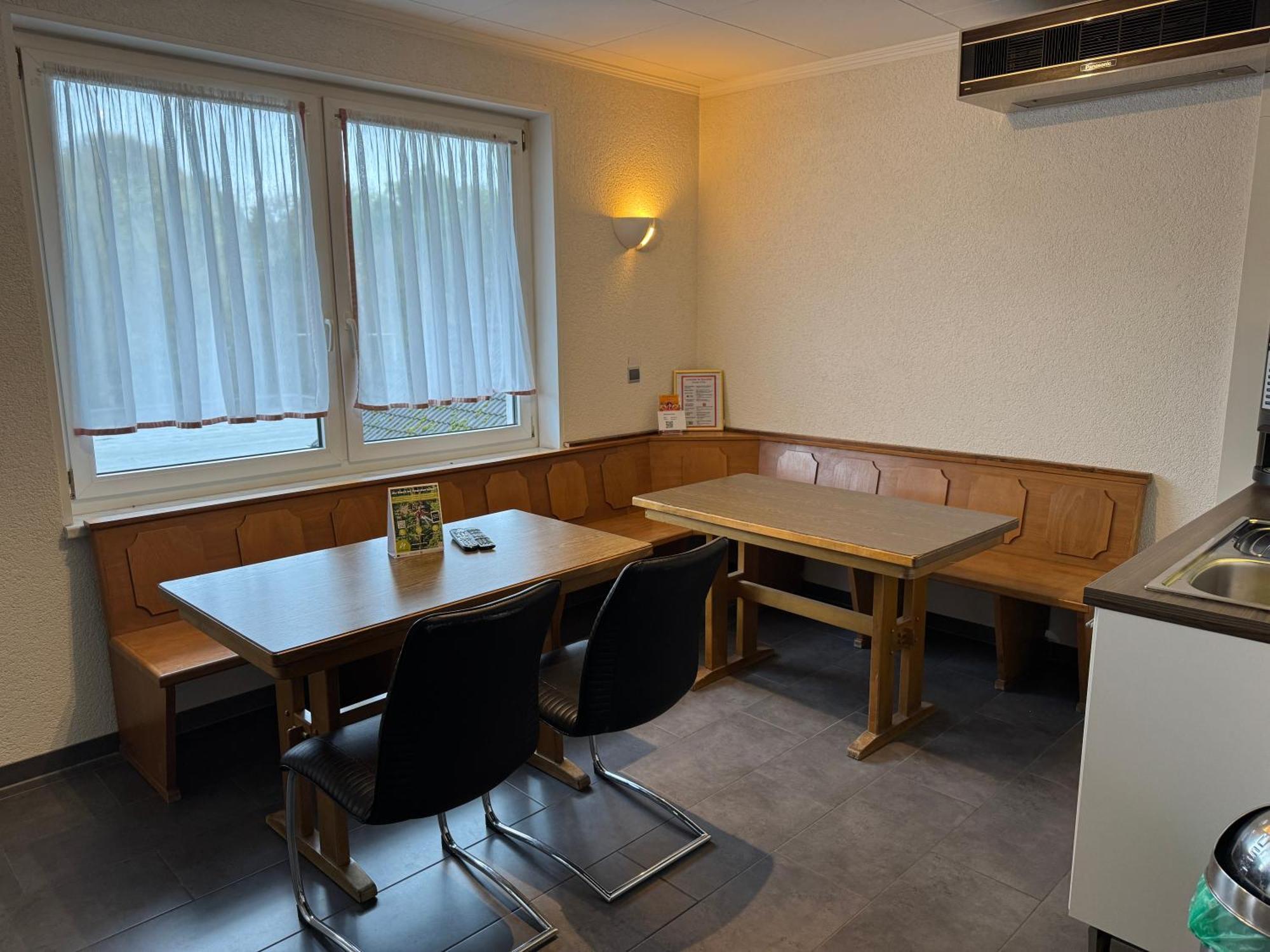 Hotel Gaestezimmer Gasthof Becker Wulfrath Exterior foto