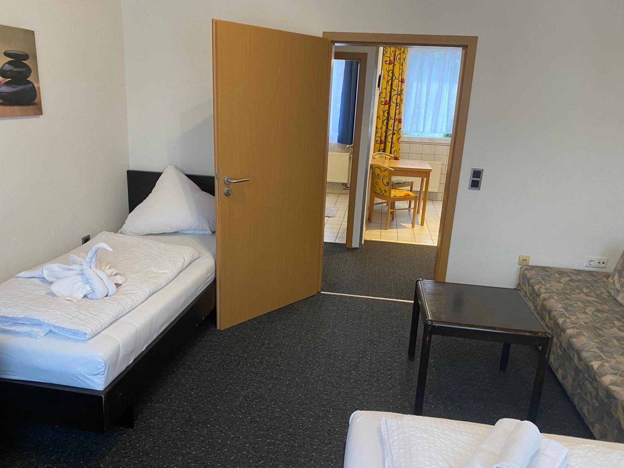Hotel Gaestezimmer Gasthof Becker Wulfrath Exterior foto