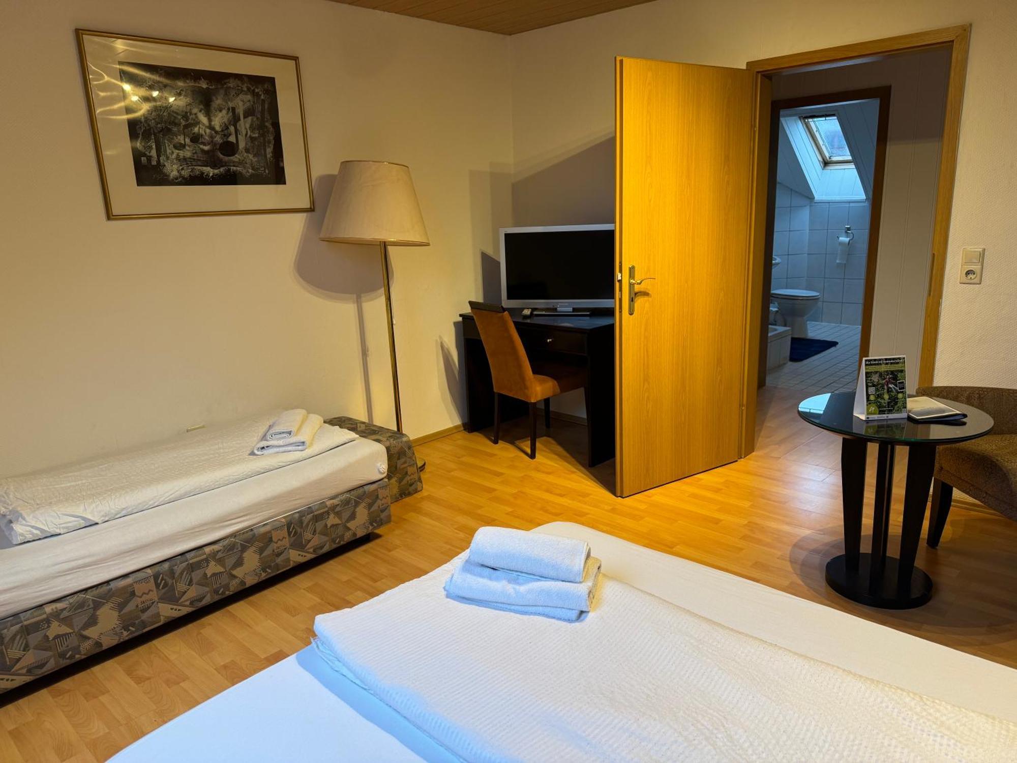Hotel Gaestezimmer Gasthof Becker Wulfrath Exterior foto